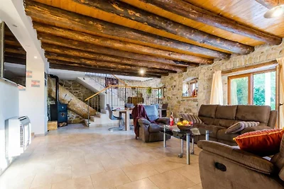 Villa rústica en Gruda con piscina privada