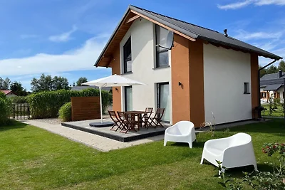 Ferienhaus mit Terrasse und großem Garten