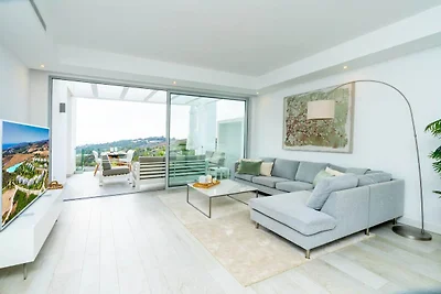 Elegant 2-Bedroom Apartment | Alcazaba Lagoon...