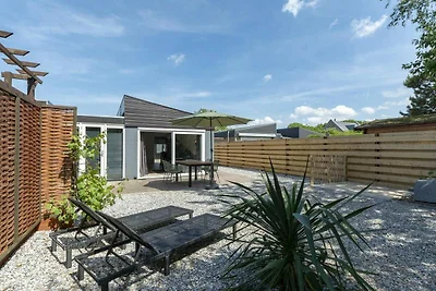 Luxuriös eingerichteter Bungalow mit Terrasse