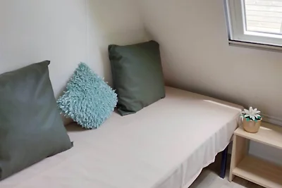 Schöne Zeltlodge mit Mikrowelle, in den...
