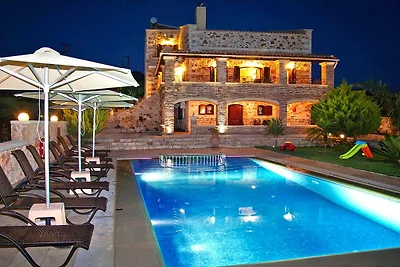 Villa cretese vicino alla spiaggia per 10