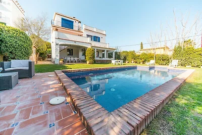 Villa mit privatem Pool und großem Garten