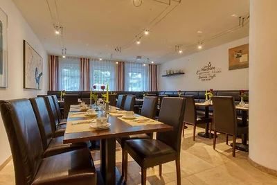 Stuttgart Großbettlingen Hotel by Belvilla Fa...