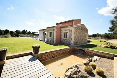 Villa in Muro met zwembad en jacuzzi