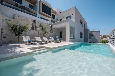 Villa in Rethymno mit Pool am Strand