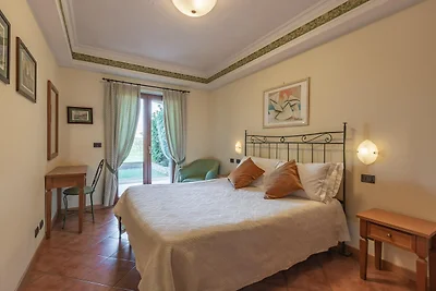 Modern appartement in Guidonia met tuin