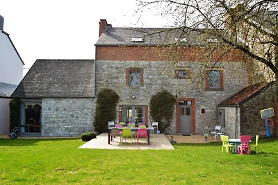 Stenen bungalow in Gerin met een terras