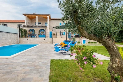 Stilvolle Villa mit Pool und Garten