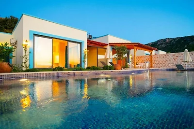 Villa in Kalkan mit Schwimmbecken