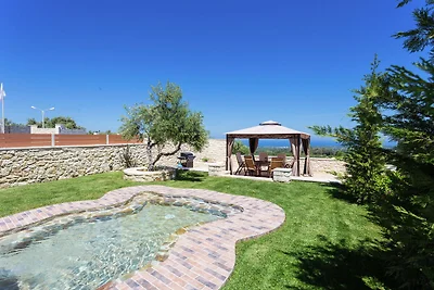 Villa auf Kreta mit Pool und Bergblick