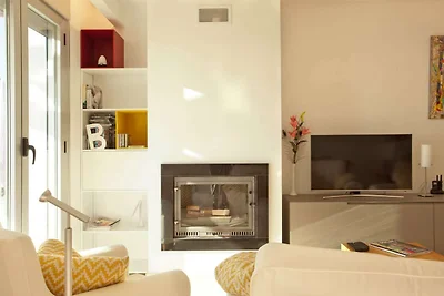 Modernes Apartment mit Balkon