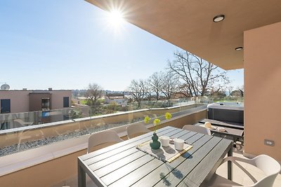 Geräumiges Haus mit Terrasse und Sprudelbad