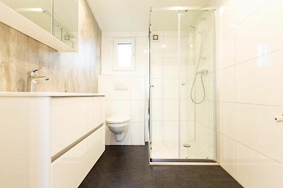 Modernes Chalet mit Außensauna und Spa in ein...