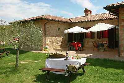 Schönes Bauernhaus in Passignano mit Pool