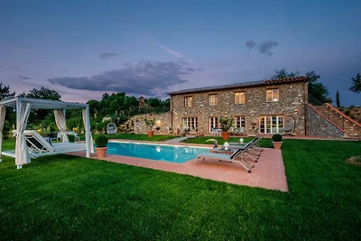 Villa a Lucca con piscina e vista
