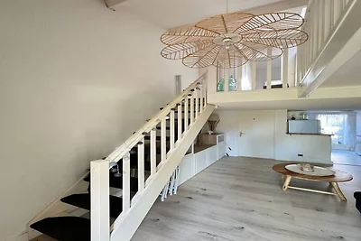 Moderne Villa mit Pool in Strandnähe