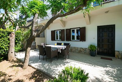 Schönes Haus mit privater Terrasse und Grill