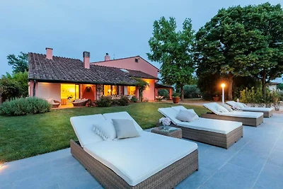 Geräumige Villa mit 6 Schlafzimmern und Pool