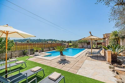 Friedliche Landvilla mit Pool
