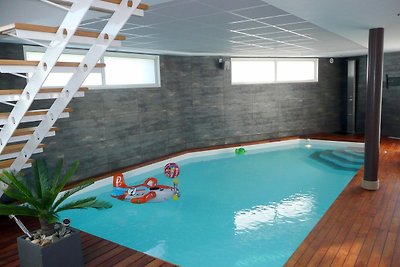 Holiday home with indoor pool, jacuzzi and sa...