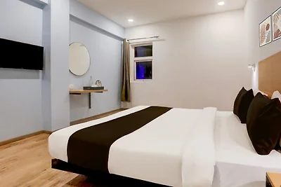 Super Townhouse Prayagraj vicino alla...