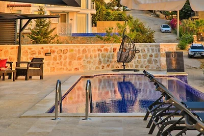 Villa in Kalkan mit Schwimmbecken