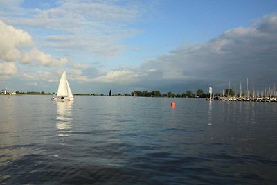 Huisje met ruime tuin in watersport gebied