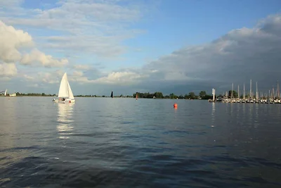 Haus mit großem Garten im Wassersportgebiet