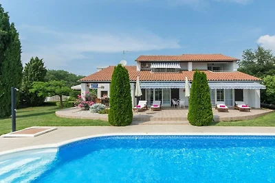 Villa in Nova Vas mit Schwimmbecken