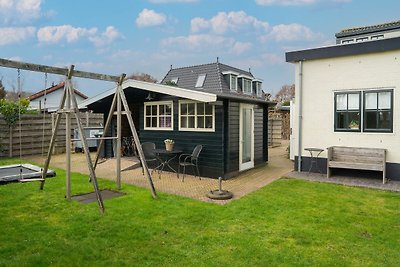 Malerisches Sommerferienhaus in Egmond-Binnen