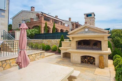 II in Villa Sunce