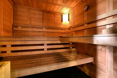 Freistehende Villa mit Fitnessraum und Sauna