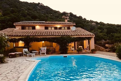 Villa in VILLASIMIUS mit Schwimmbecken