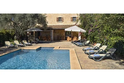 Ferienhaus mit Pool in der Nähe von Búger