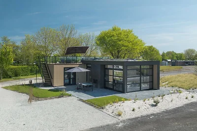 Villa am Wasser mit privater Dachterrasse