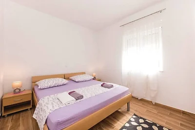 Appartement in Rogoznica, aan het strand