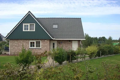 Strandvilla mit Garten und Zugang zum Wasser
