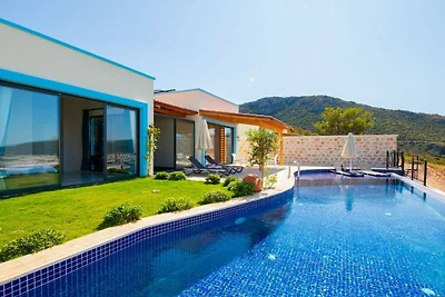 Villa in Kalkan mit Schwimmbecken