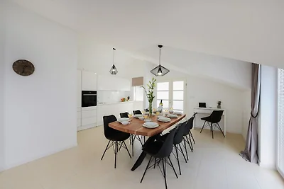 Moderne Villa in Nin mit Terrasse