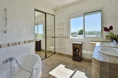 Villa in Antibes mit Pool und Meerblick