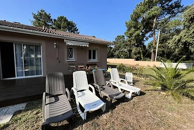 Villa mit Garten und Grill in ruhiger Lage