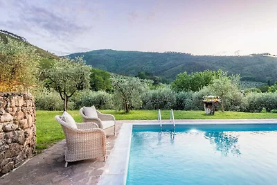Villa in Toscane bij Lucca met Zwembad