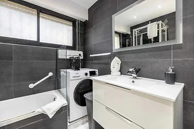 Appartement met terras en uitzicht op zee, op...