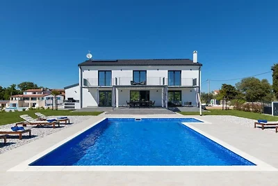 Villa in Kavran met zwembad