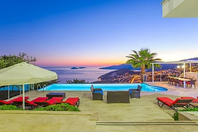 Villa in Kalkan mit Schwimmbecken