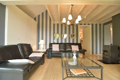 Charmant chalet in de natuurlijke omgeving va...