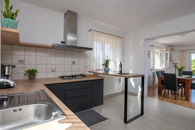 Breg Ivanovci - Three Bedroom Villa with Swim...