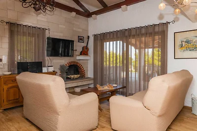 Villa mit 4 Schlafzimmern und Swimmingpool