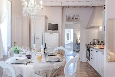 Convenient Home close to Train Station and...